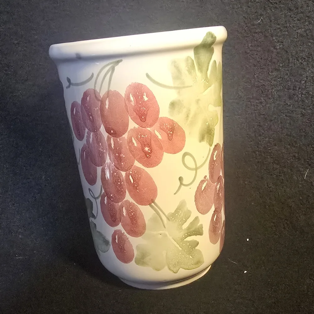 Pier 1 Utensil Holder, Grape Design